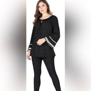 Win Win Women's Gray and White Lace Sleeve Tunic | L/XL